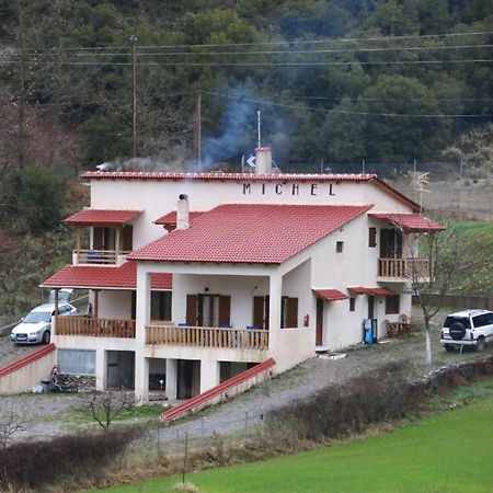 Michel Studios Kalavryta Luaran gambar