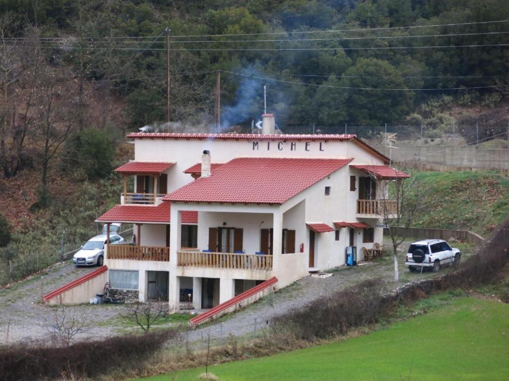 Michel Studios Kalavryta Luaran gambar
