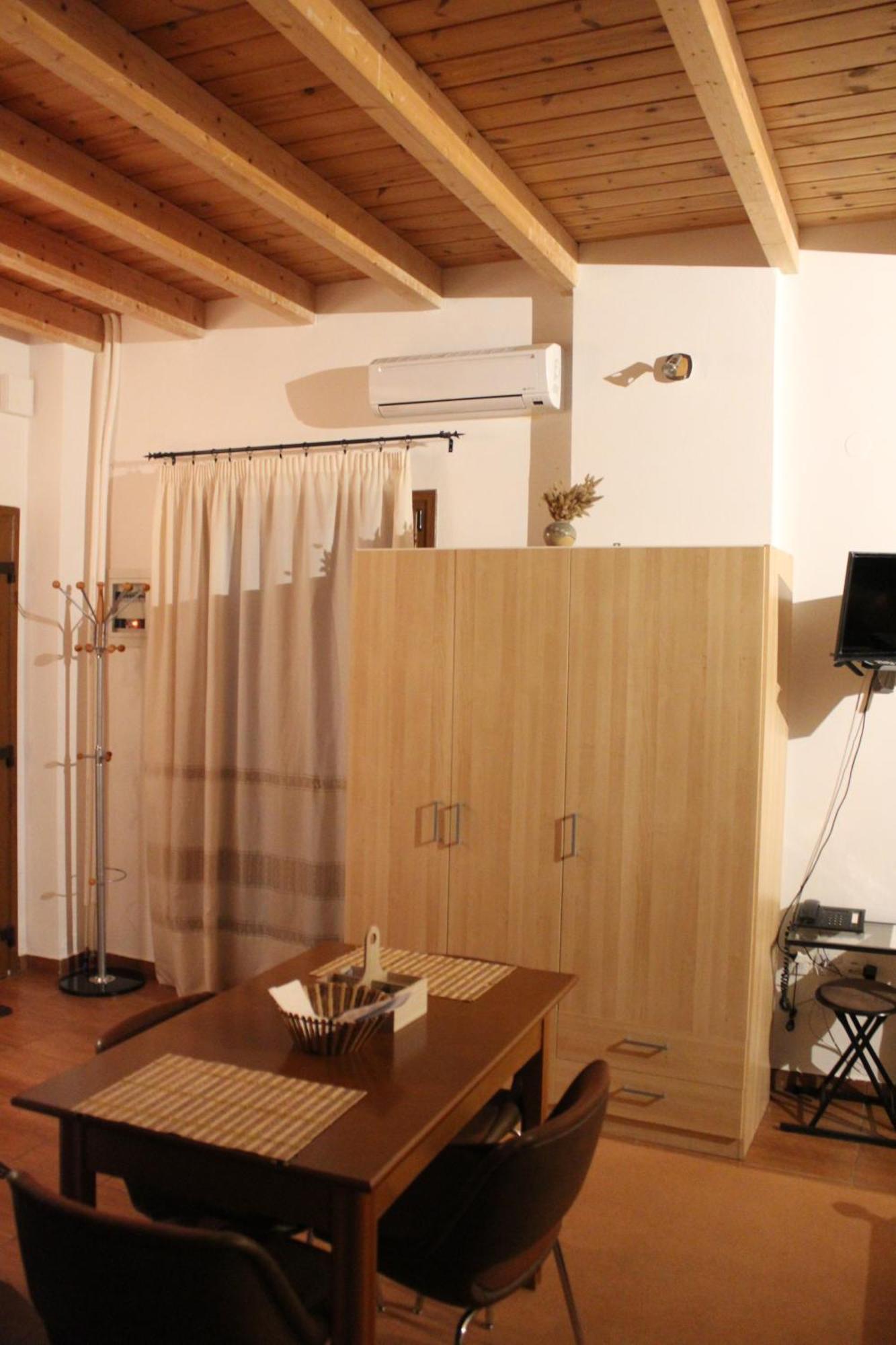 Michel Studios Kalavryta Luaran gambar
