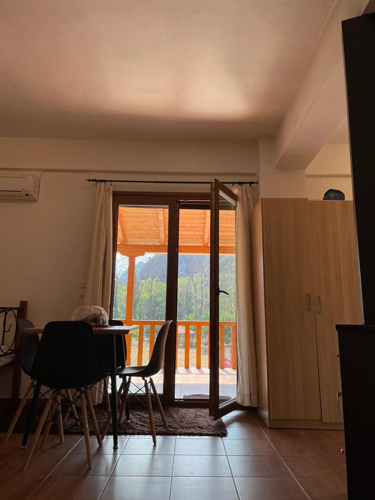 Michel Studios Kalavryta Luaran gambar