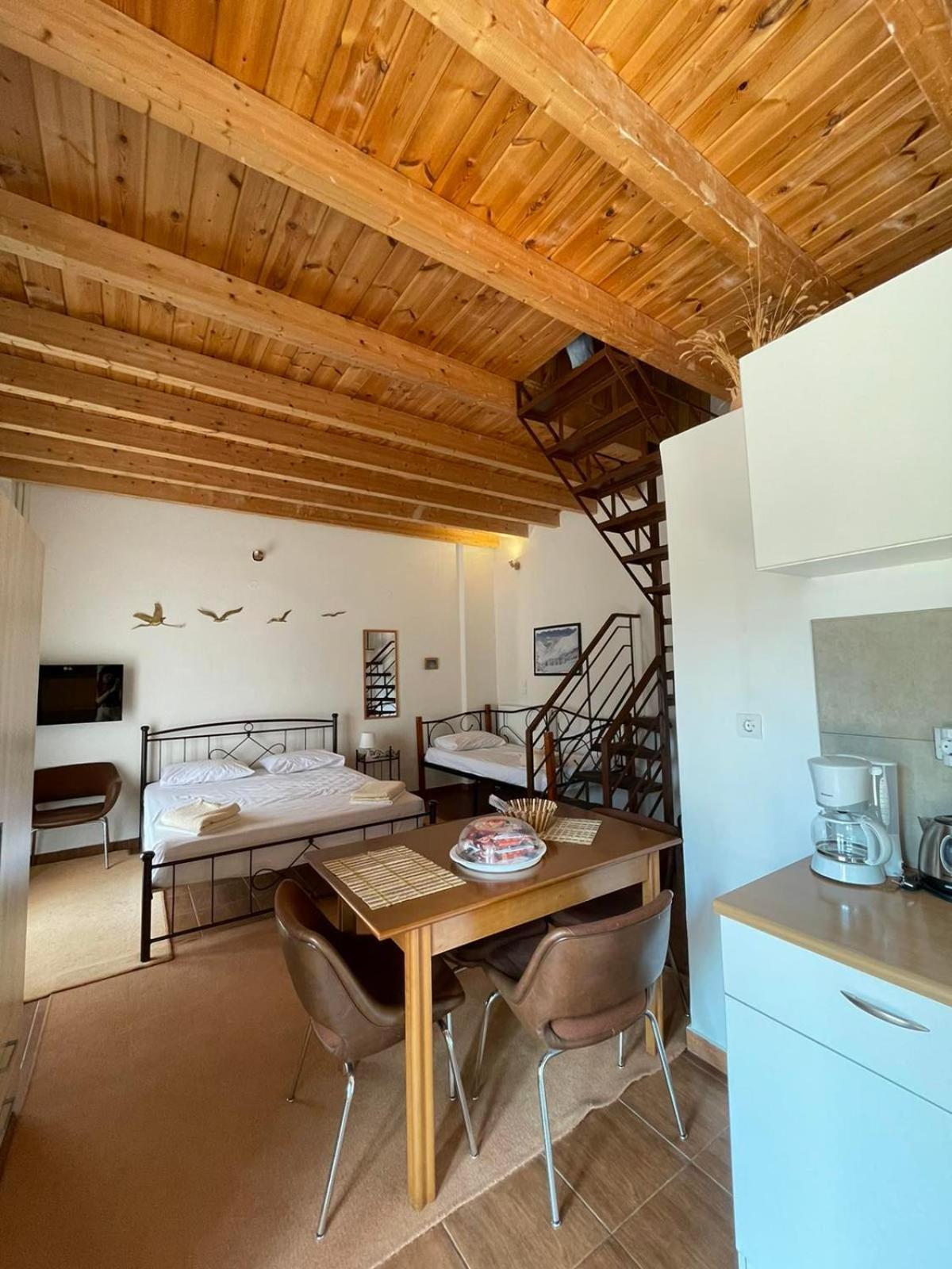 Michel Studios Kalavryta Luaran gambar