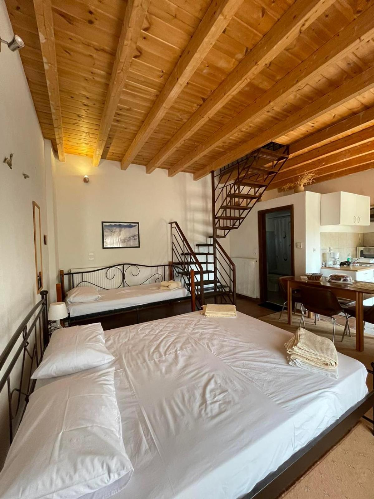 Michel Studios Kalavryta Luaran gambar