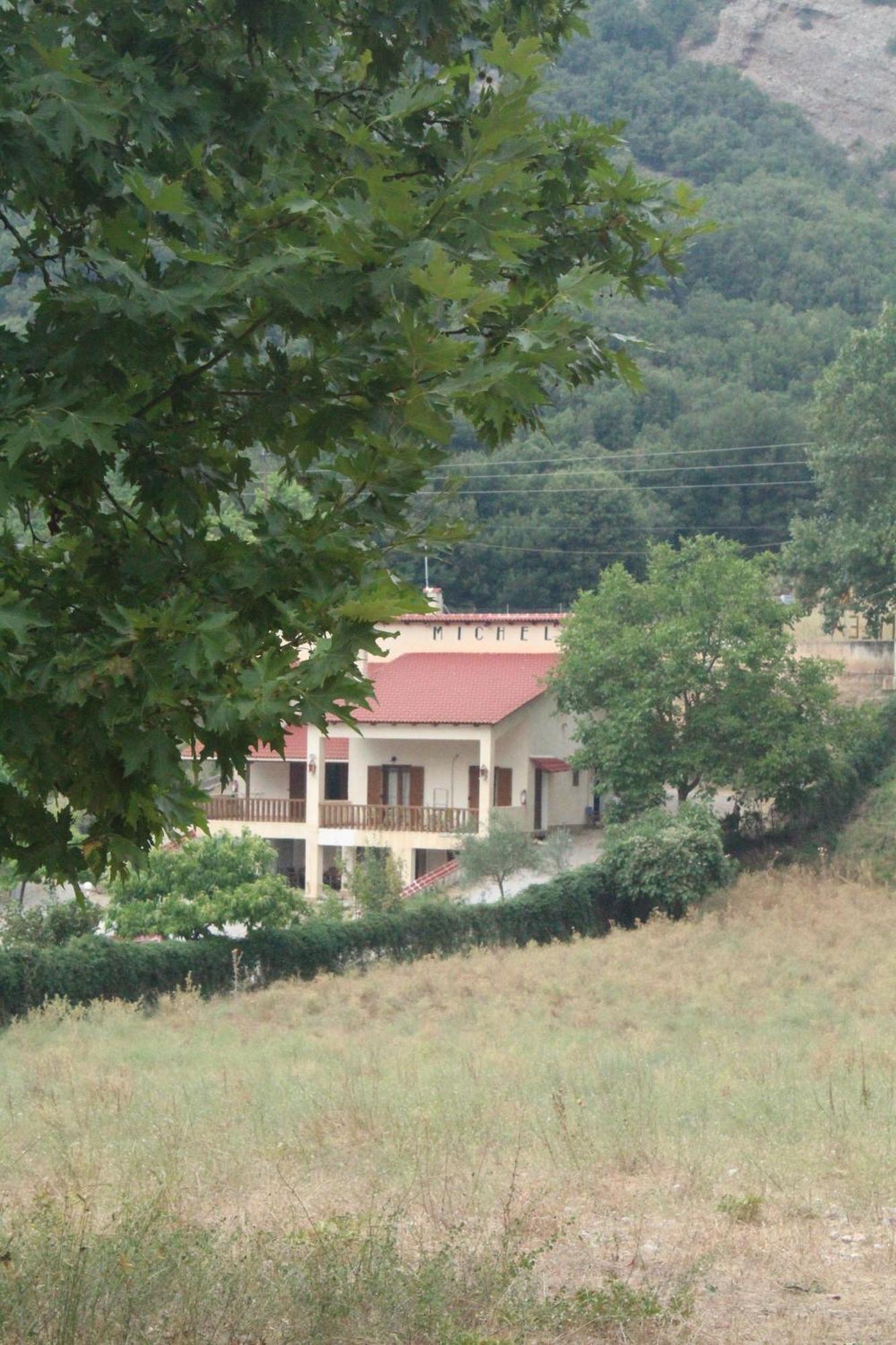 Michel Studios Kalavryta Luaran gambar