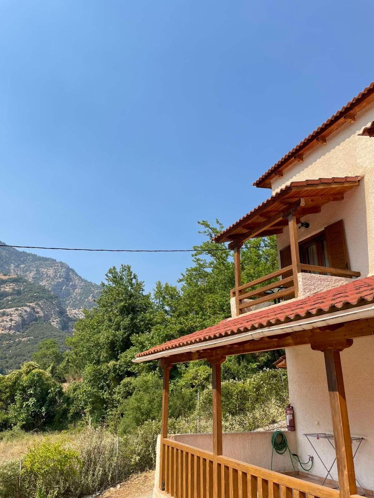 Michel Studios Kalavryta Luaran gambar